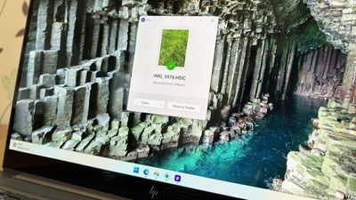 Reddit helped me find not one, but two AirDrop alternatives for Windows 11
