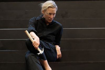 Cate Blanchett wields hammer in rehearsals for ‘intense’ National Theatre play