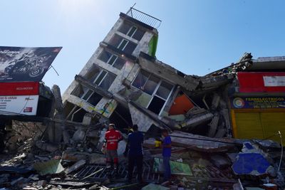 A Quake Interrupts a New Presidency's First Week; Colombia Declares National Disaster as Cali Locks Down
