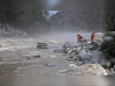 300 students walk 6 km with parents to DM’s office to protest for poor roads, waterlogging in Hamirpur
