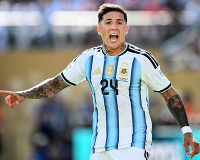 Barcelona make improved £51m bid for Rodri as Manchester City target Fernández
