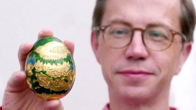 Cadbury golden egg from 1983 treasure hunt returns to auction: Rare ‘Cuckoo Cuckoo’ egg is estimated at £20,000