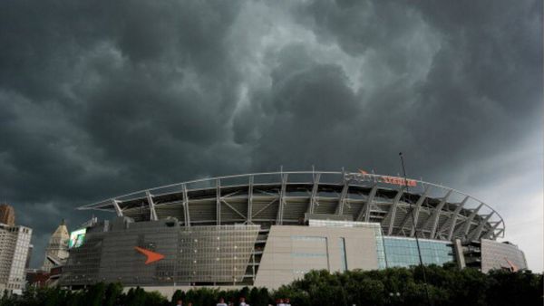 Powerful storms sweep US midwest, leave 3 dead and nearly 800,000 without power