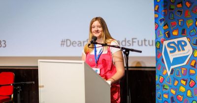 Prime Minister urged by young Scots to change course on under-16s social media ban