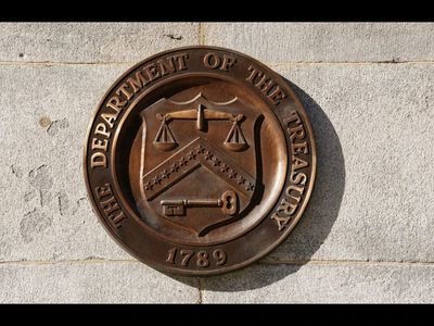 US Treasuries hold gains as softer inflation weakens rate-hike fears
