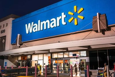 Walmart Could Return to Its Beat-And-Raise Playbook This Quarter, Analyst Says