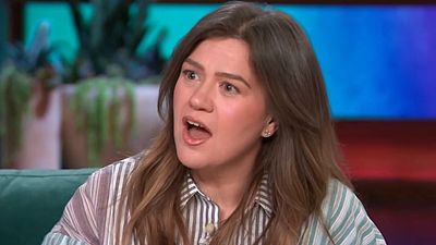 Kelly Clarkson Fans Are Frustrated By Her 'Buzzkill' Final Summer (And Me Too)