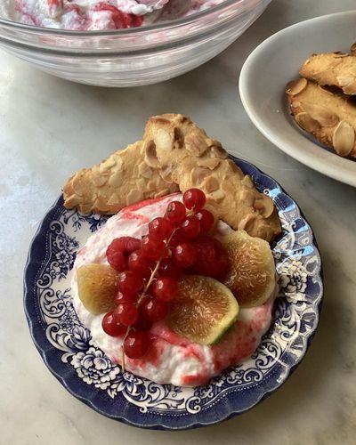 Rachel Roddy’s recipe for figs with raspberry cream and cat tongue biscuits
