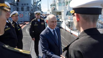 Vladimir Poutine visite les îles Kouriles, "inacceptable" pour le Japon