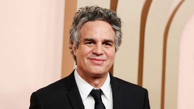 Mark Ruffalo’s Mountainous Living Room Is a Triumph of 'Anti-Trend' Limewashed Neutrals and Calming Earth Tones