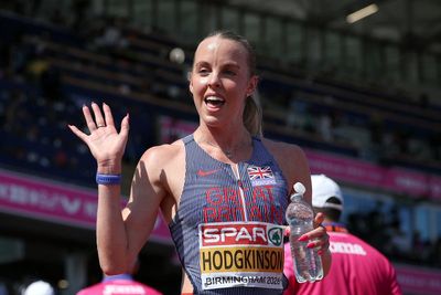 Keely Hodgkinson rival in dramatic 800m semi-final fall as Brit stays on track for European gold
