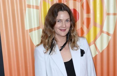 Drew Barrymore reunites with flight attendant four years after tearful encounter