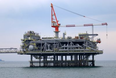 Saudi Arabia Scrambles to Avoid Red Sea Attacks. Oil Flows Through Egypt Soar.