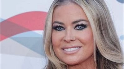Quote of the Day by Carmen Electra: “It’s always great to have a great mascara that... – Inspiring thoughts on beauty essentials, makeup, personal style, appearance and why confidence is the best accessory by the American actress known for her powerful performances and deep insights on beauty trends and self-care