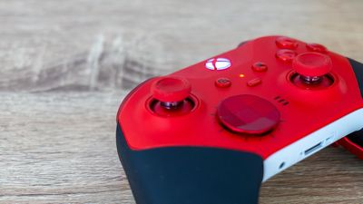 Xbox's Elite 3 pro controller will feature a built-in screen and other upgrades, according to leaked prototype