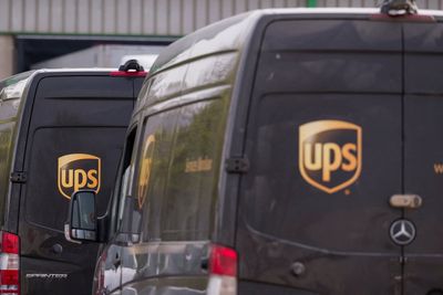 Shoppers should check bank accounts as UPS and FedEx start issuing tariff refunds