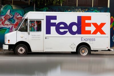 FedEx begins issuing $800 million in tariff refunds to customers