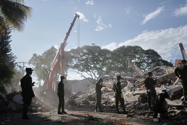 Rescuers call for silence around earthquake rubble as window for survival narrows in Colombia