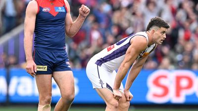 Minor premiership up for grabs as Dockers welcome Crows