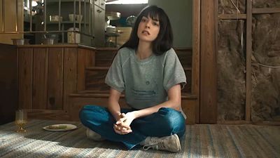 I Expected Anne Hathaway's The End Of Oak Street To Be Compared To Jurassic Park, But These Reviews Are Wild