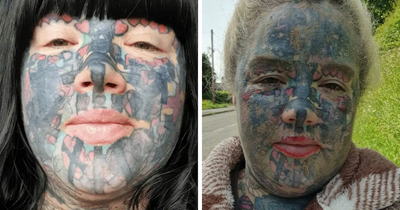 Mom With 800 Tattoos Reveals Her Face Without The “Extreme” Look, But Her Family And Even Her Dog Weren’t Prepared