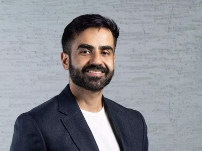 Nikhil Kamath asks whether India should build EVs or batteries. The answer from Chinese experts may surprise you