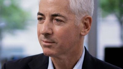 Before becoming a billionaire investor, Bill Ackman’s journey began with a $14,000 Harvard sales job and a book linked to Warren Buffett