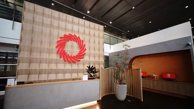 Why Is Oracle Stock Surging? Shares Jump 5% as Quantum Deal Overshadows Fresh Layoff Reports
