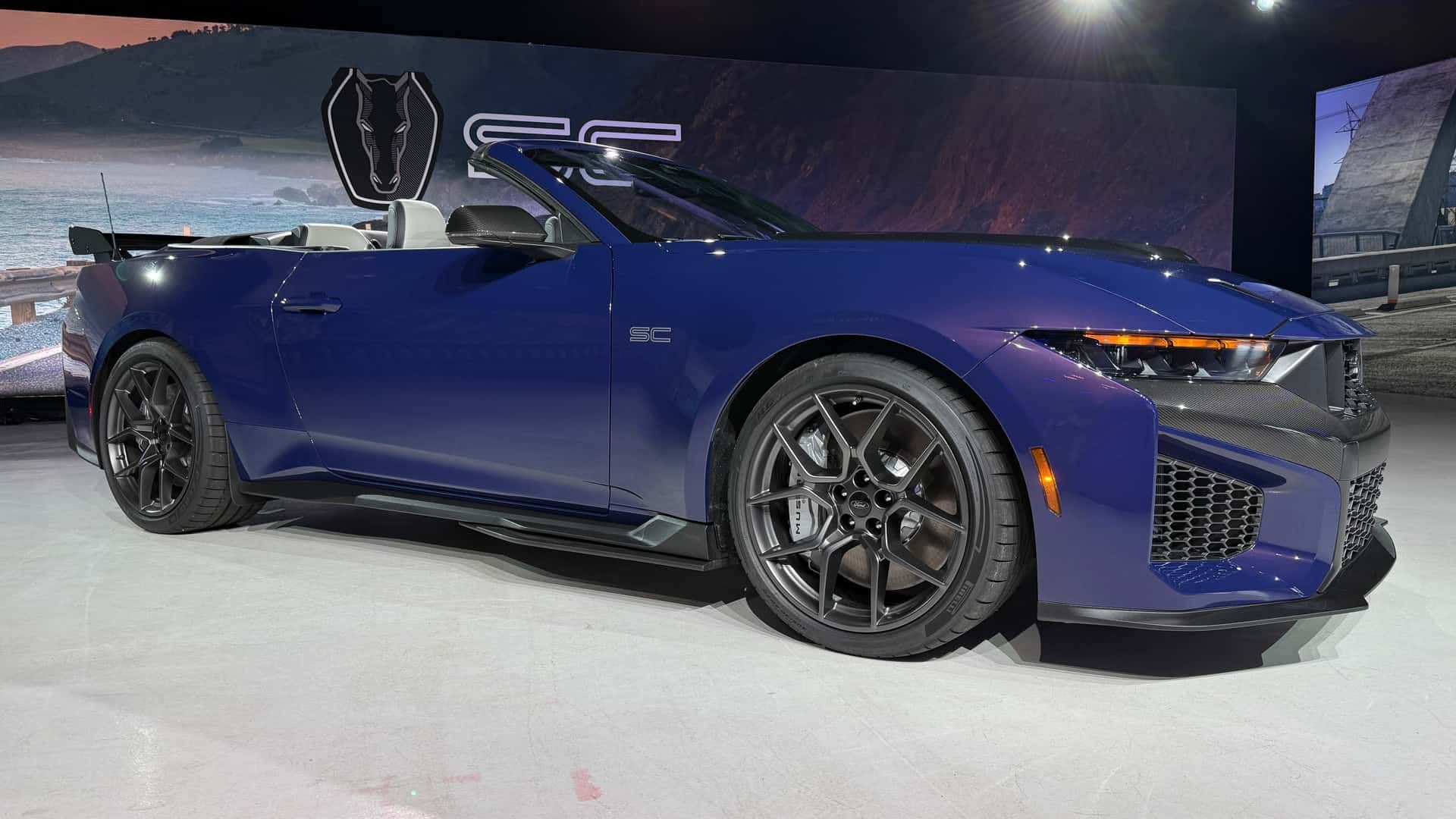 Photo: inkl.com Ford Reveals 795-HP Mustang Dark Horse SC Convertible
