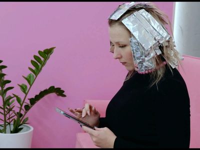 Aluminium foil for hair dyeing: Why do stylists use it and is it safe for your hair? Know the benefits and precautions