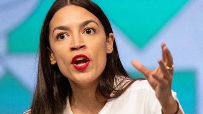 AOC’s decade-long relationship reportedly ended. So a looksmaxxing star wasted no time making his move: ‘I can fix her’