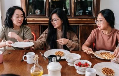The Friendship Expense Nobody Talks About: When One Friend Can Afford a Lifestyle the Other Can’t
