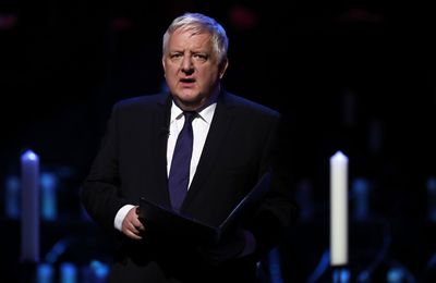 Sir Simon Russell Beale offers health update amid cancer battle