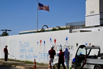 U.S. Embassy Wall Vandalism in Brasília Claimed by Leftist Activists Denouncing "The USA Makes War"