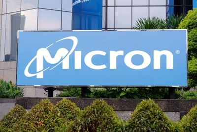 Micron and 15 Other Stocks To Play The AI Buildout Race: They Are Still 20% Below Highs