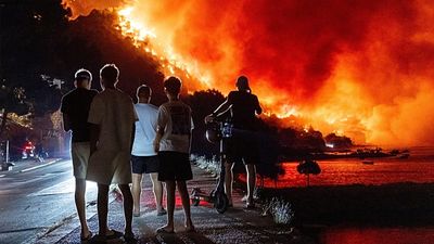 At least 10 people in intensive care and thousands flee intense wildfire in Croatia