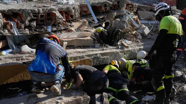 Race to free trapped quake survivor offers hope in Colombia