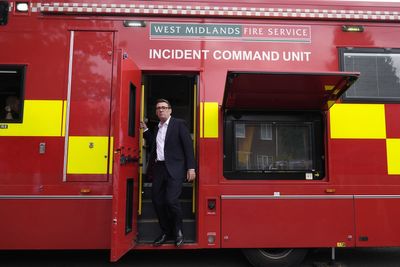 Andy Burnham sends heatwave wildfire mobile phone alerts to millions of Londoners as city frazzles in 34C