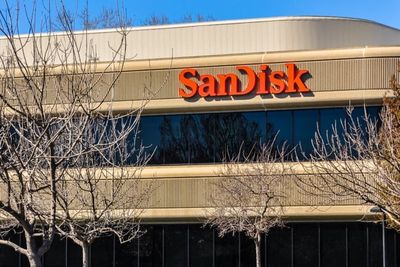 S&P 500 Set Records, SanDisk Jumped 60% Off July's Lows: This Week on Wall Street