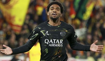 Manchester United in talks with PSG star, after Liverpool drop out of race: report