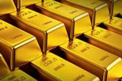 Gold rises on weaker dollar as inflation data cements rate-hold bets