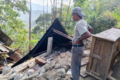 Indonesia’s 7.7-magnitude earthquake death toll rises