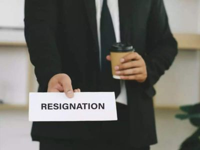 He accepted another job without telling his manager; then his resignation triggered a counteroffer and an awkward conversation