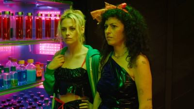 I Had To Ask Kristen Stewart What It Was Like To Film A Lot Of The Wrong Girls While Wearing Trash Bags