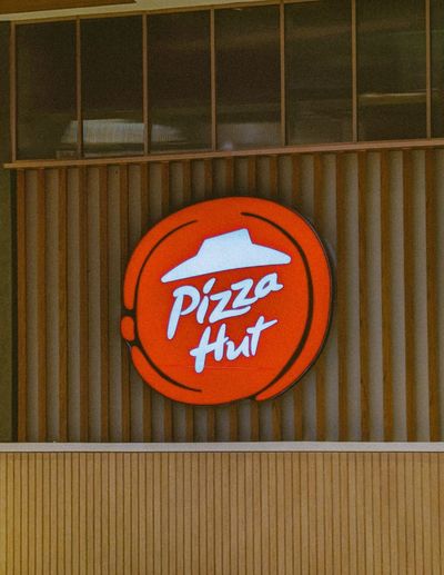 7 Familiar Restaurant Chains Closing Locations in 2026