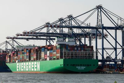 Tariff refunds are juicing corporate profits and GDP, as more tailwinds converge to propel growth to a blistering 4.3% pace, top economist says