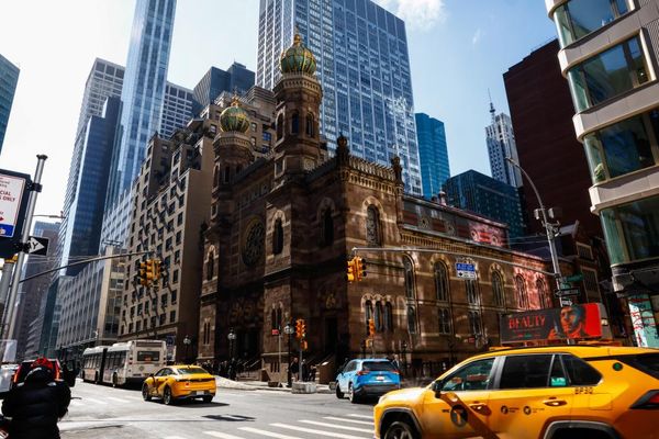 New York City man charged with hate crimes after alleged synagogue assault