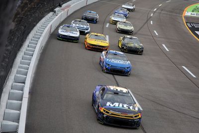 Shane van Gisbergen falls to Chase bubble but actually gains ground at Richmond