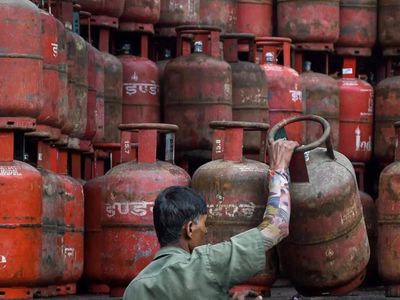 Government fixes LPG production targets for refiners, Reliance gets largest share
