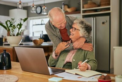 Should Retirees Still Keep an Emergency Fund? The Answer Changes After You Stop Working